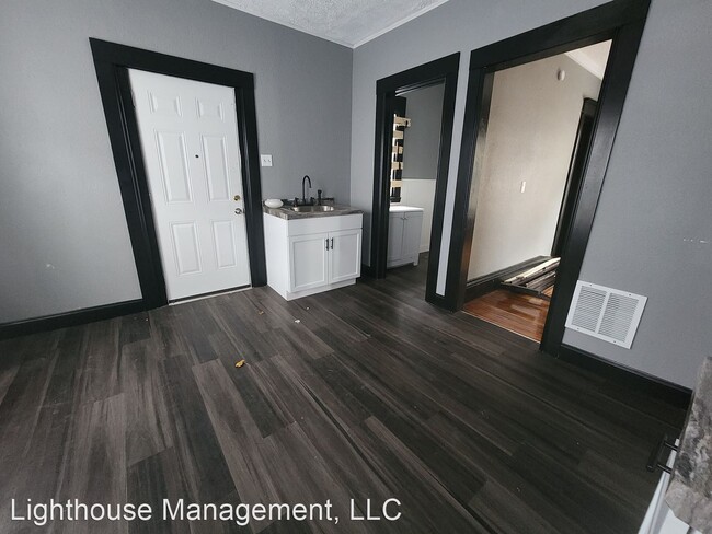 Building Photo - 4 br, 1.5 bath House - 67 Leo St.