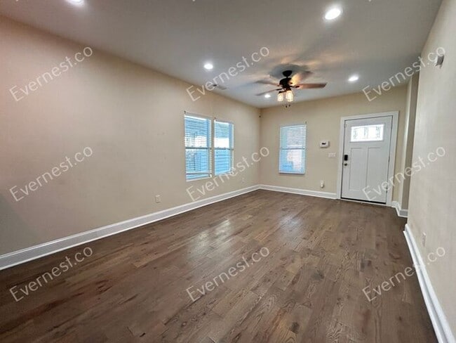 Building Photo - 998 Mayson Turner Rd NW