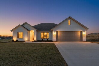 Building Photo - 4519 Estacada Dr