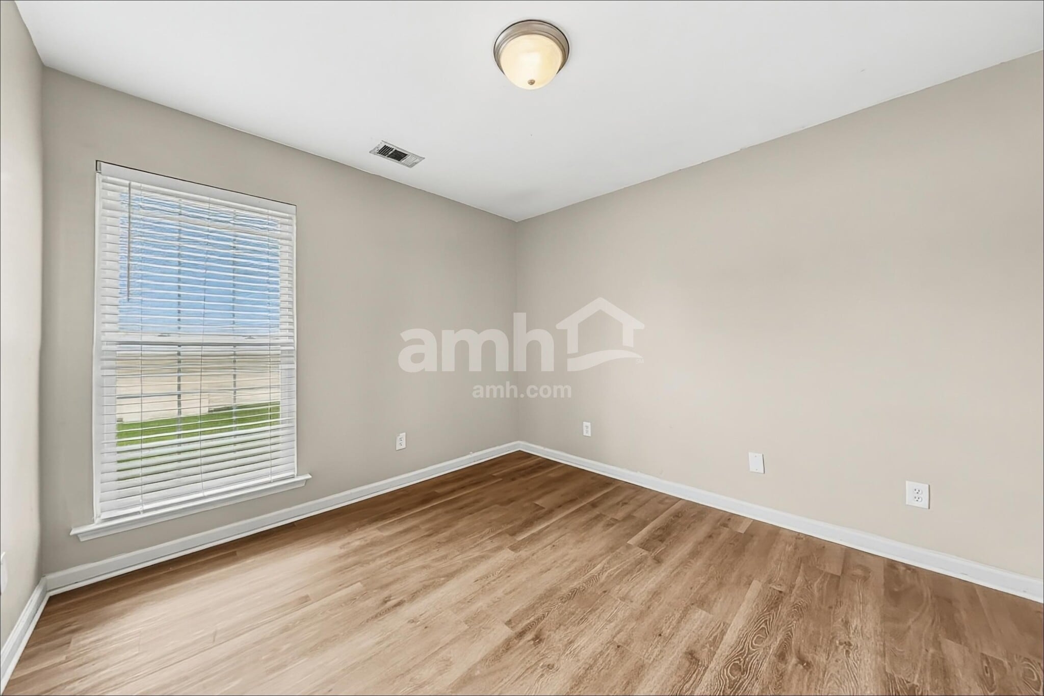 Building Photo - 474 Young Way