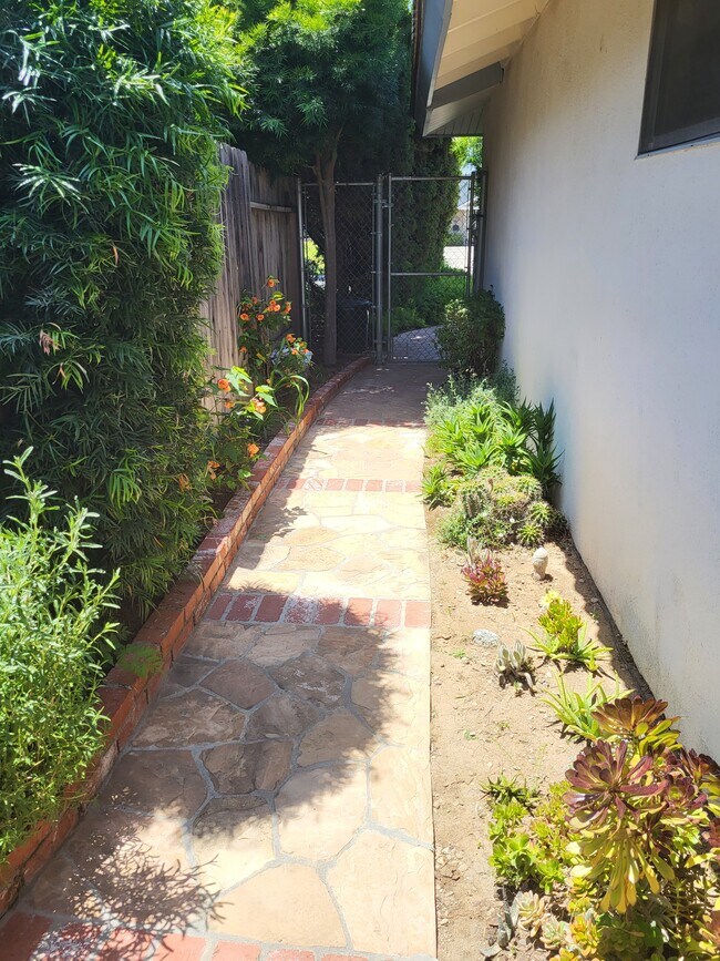 Building Photo - 5182 Jay St