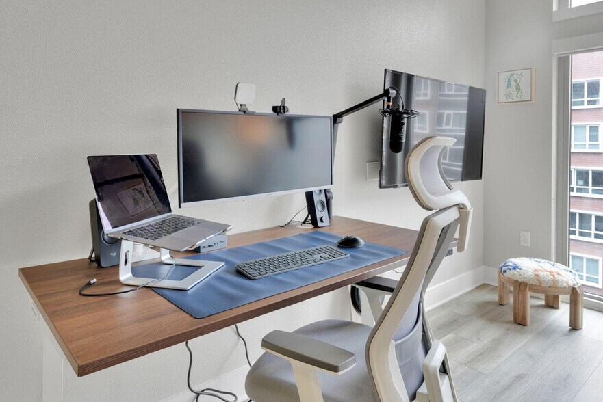 Building Photo - 185 Channel St