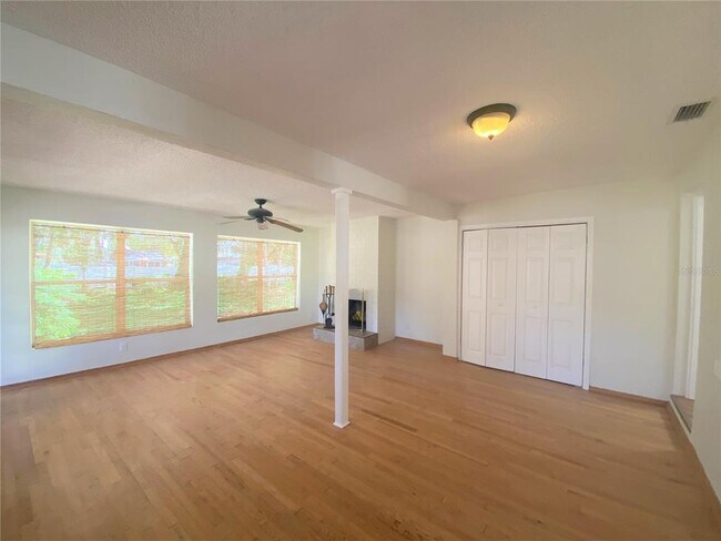 Building Photo - 8023 Country Club Rd N