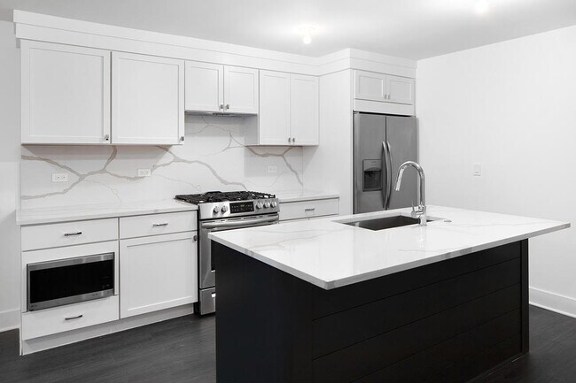 Building Photo - 1833 S Throop St