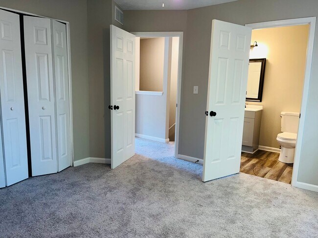 Building Photo - Location, location, location! Renovated townhome near Downtown Douglasville! Must See!