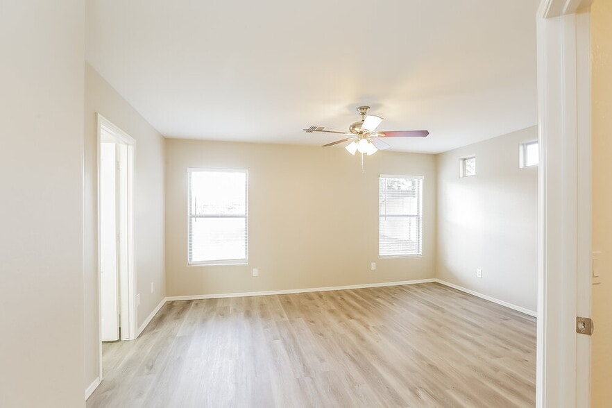 Building Photo - 1607 W Nancy Ln