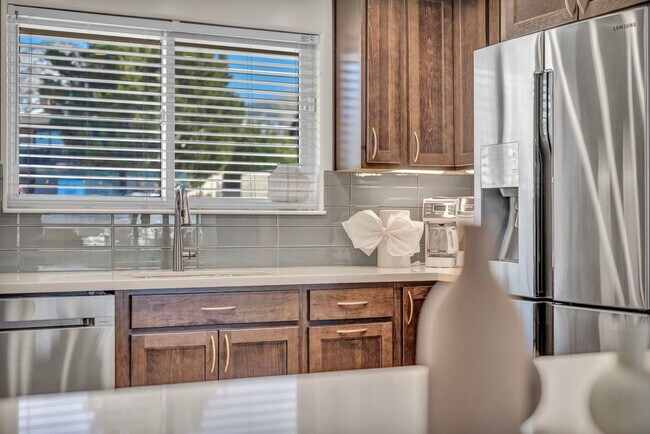 Building Photo - FULLY FURNISHED MOUNTAIN VIEW RETREAT with HOT TUB, RV PARKING & NO HOA