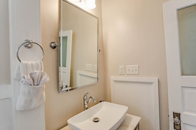 Building Photo - 916 Howard St