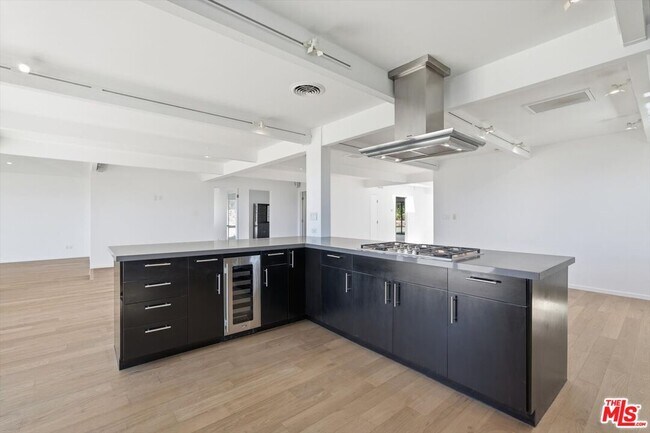 Building Photo - 18131 Kingsport Dr