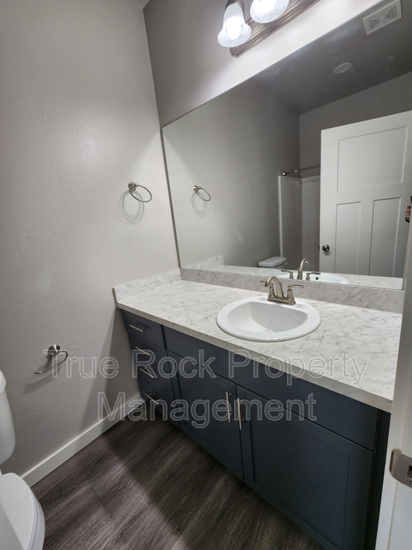 Building Photo - 416 E 13th St