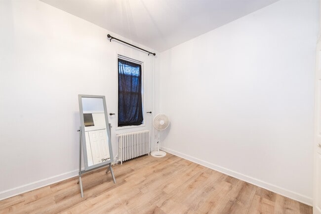 Building Photo - 606 59th St