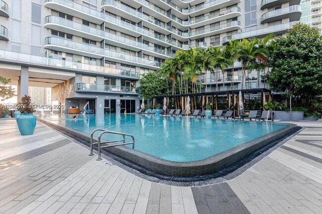 Building Photo - 121 NE 34th St