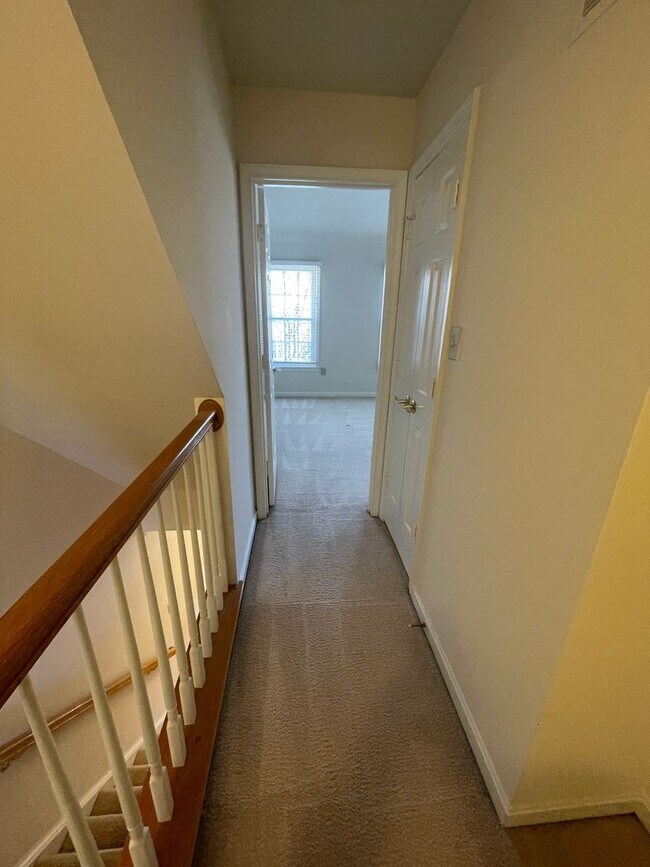 Building Photo - Luxurious And Spacious 3 Bed 2 Bath Brick Townhouse In Tysons Station