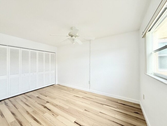 Building Photo - 445 32nd Ave N