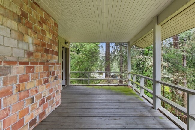 Building Photo - 4 Bed 2.5 Bath available in Kirkland