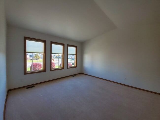 Building Photo - 810 S Dawes St