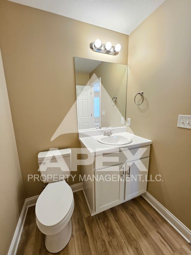 Building Photo - AVALON TOWNHOMES – LIKE NEW - 2 Bd/2.5 Ba Townhome off Topside Road with convenient access to Mar...