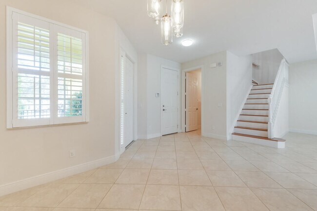 Building Photo - 4644 Cadiz Cir