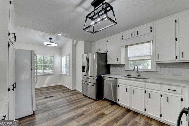 Building Photo - 1530 Plunketts Rd