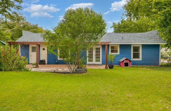 Building Photo - 1511 Fairfield Dr