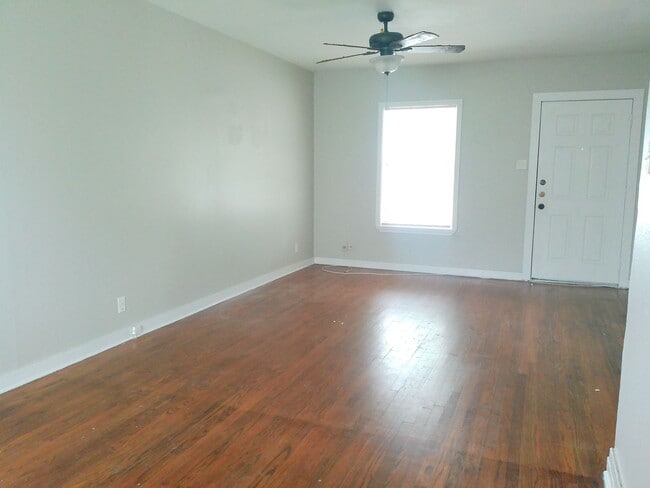 Building Photo - 2837 Sarita St