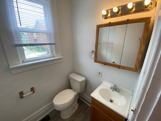 Building Photo - Hunter Ave 1444-1446 MLR (LH2)