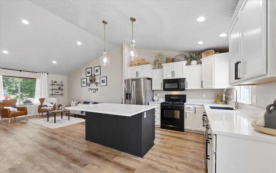 Kitchen - 3040 W Dumont Dr