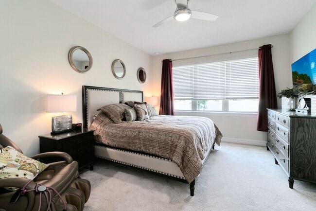 Building Photo - 4 Bedroom/3.5 Bathroom Gated Community at Ruby Lake!!!!