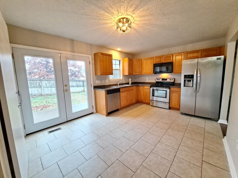 Building Photo - 1613 Cedar Tree Ln