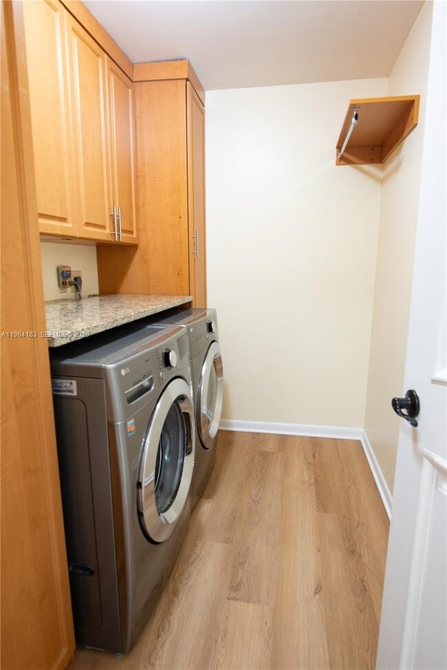 Building Photo - 3160 Peachtree Cir