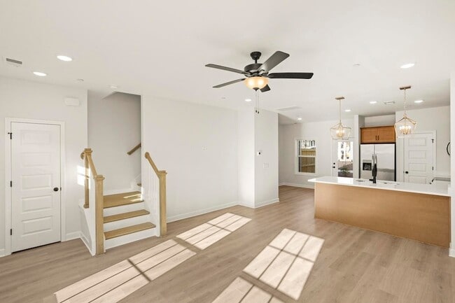 Building Photo - 505 Tappan Private Ln