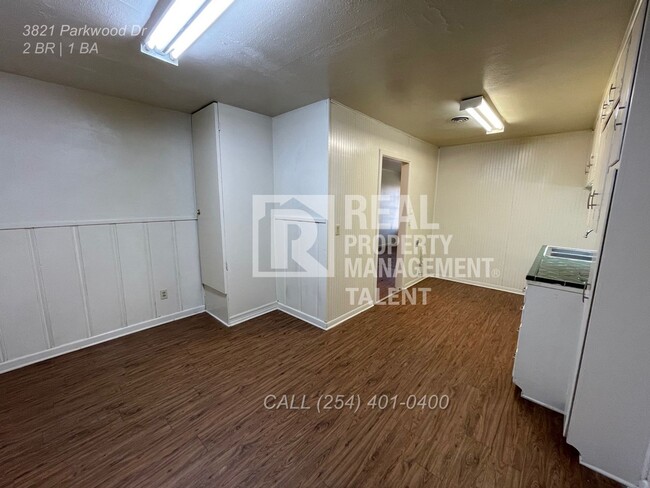 Building Photo - Charming 2/1 bedroom home ready for you to...