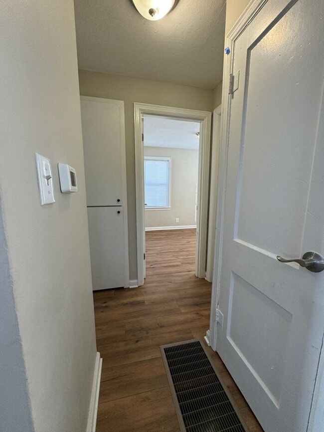 Building Photo - Available Now - 2552_RENWOOD
