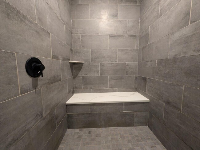 Building Photo - 751 N 6th St