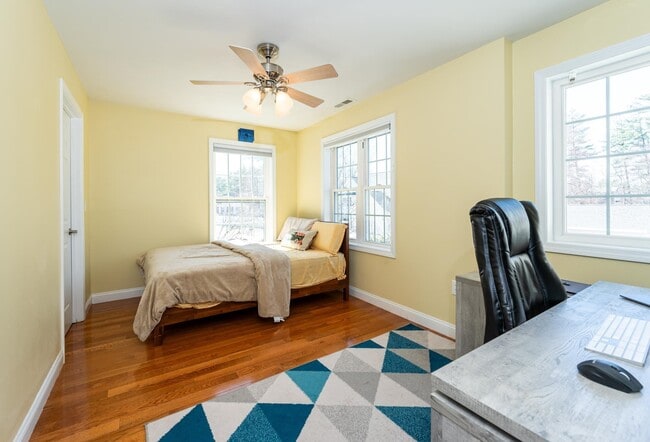 Building Photo - 4 Lowther Pl