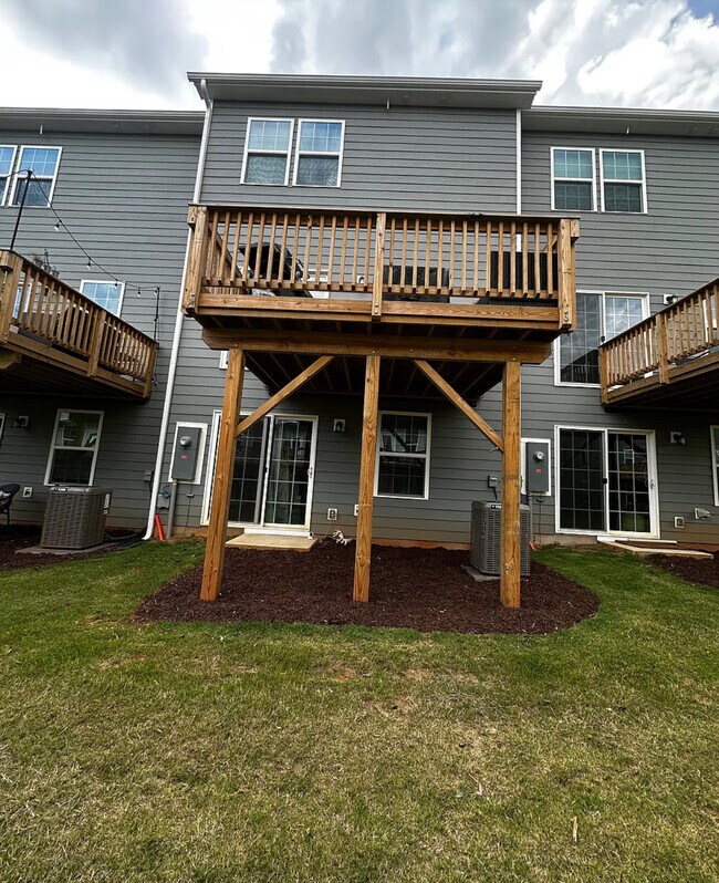 Building Photo - 5020 Springarn Ct