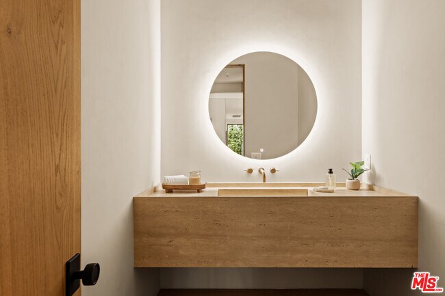 Building Photo - 11937 Addison St