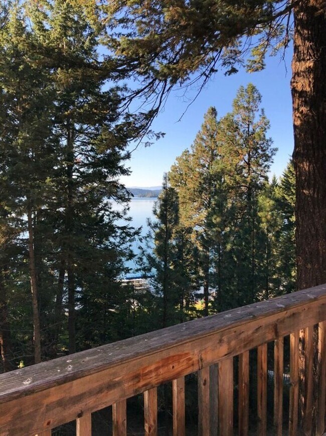 Building Photo - House on Finley Point Fully Furnished