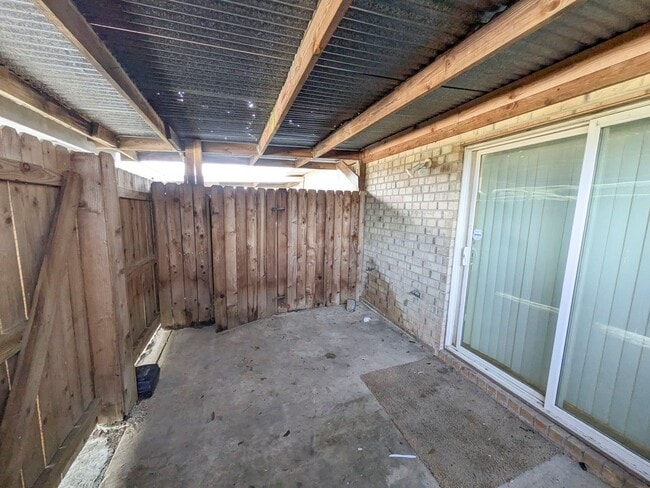 Building Photo - 9030 Glen Meadow Ln
