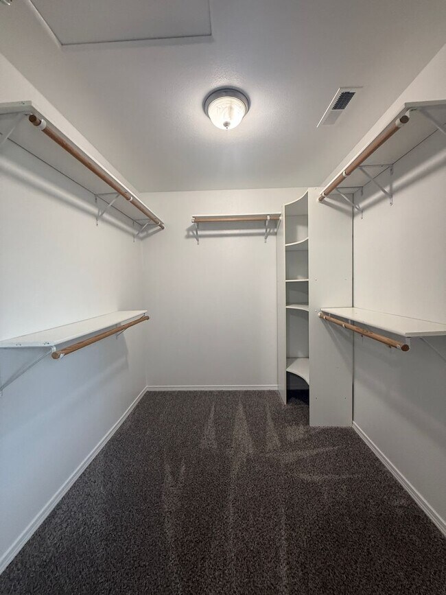 Building Photo - 3 bed, 2 bath- Kennewick Location!