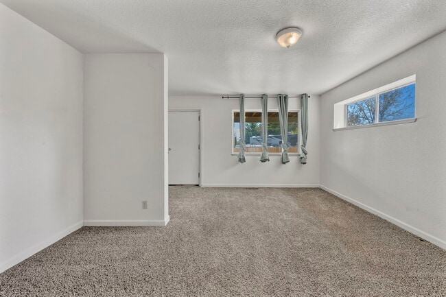 Building Photo - 3197 Susileen Dr