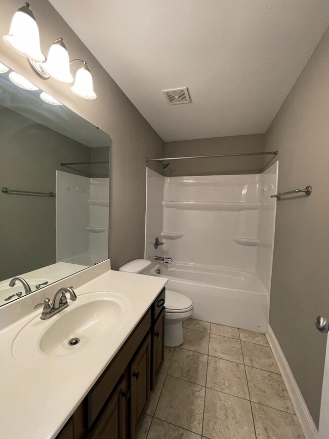 Building Photo - 106 Summerset Ln
