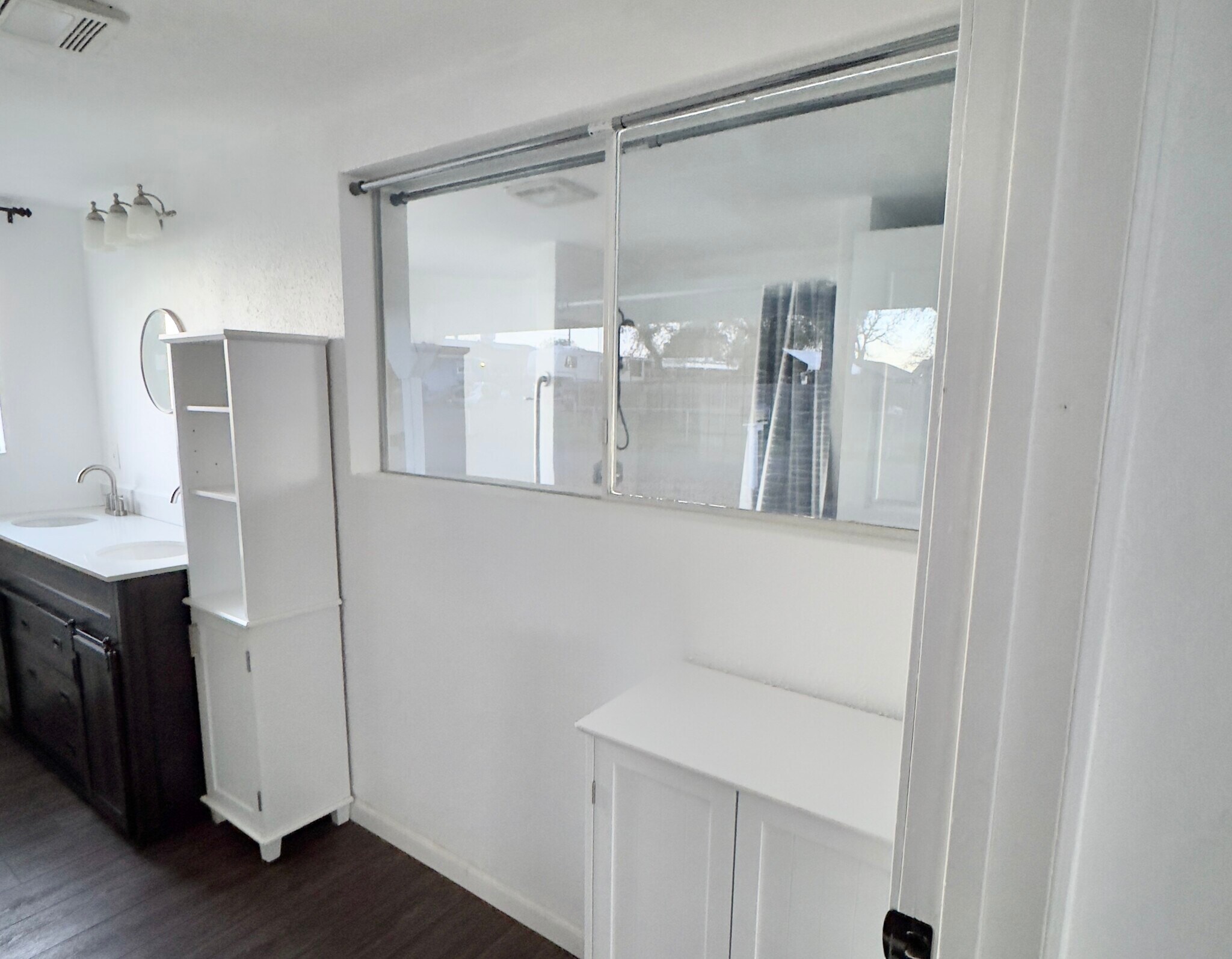 Bathroom for br 1-2 window with mirror privacy and thermal protection - 16060 39th Ave