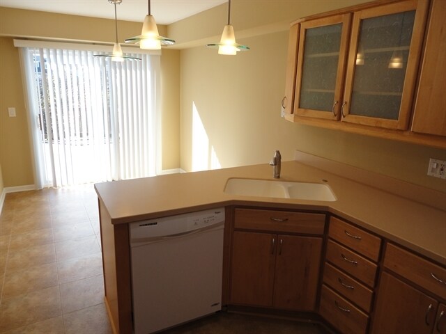 Building Photo - 5 Andover Ct