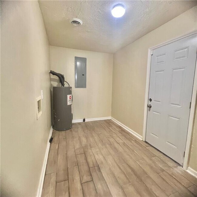 Building Photo - 2466 Madrid Dr