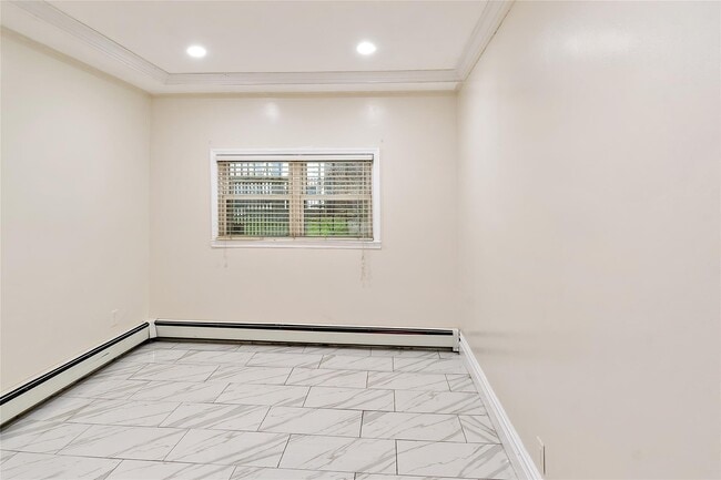 Building Photo - 4392 Carpenter Ave