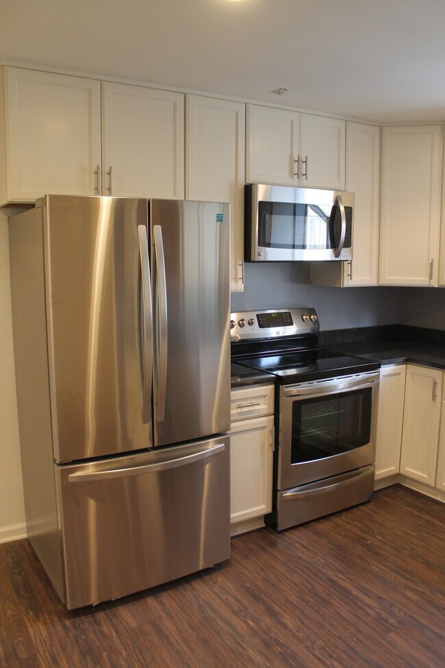 Building Photo - Redtail