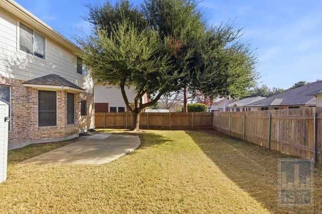 Building Photo - 1110 Water Birch