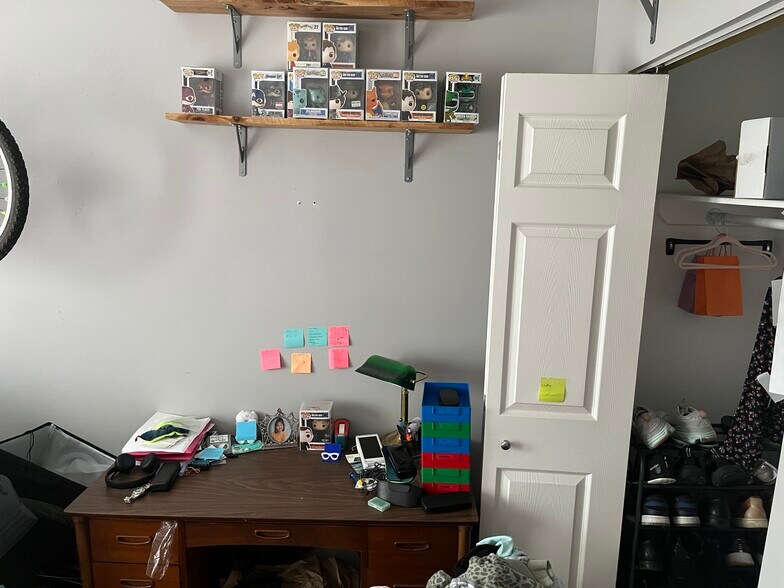 2nd bedroom, office nook - 6504 N Washtenaw Ave