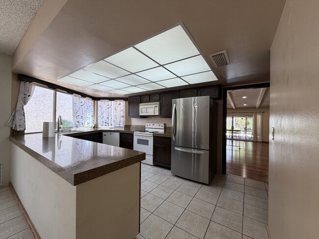 Building Photo - 2212 Plaza Del Prado